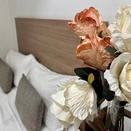 Yvn Tumanyan Apart-Hotel Erevan Esterno foto