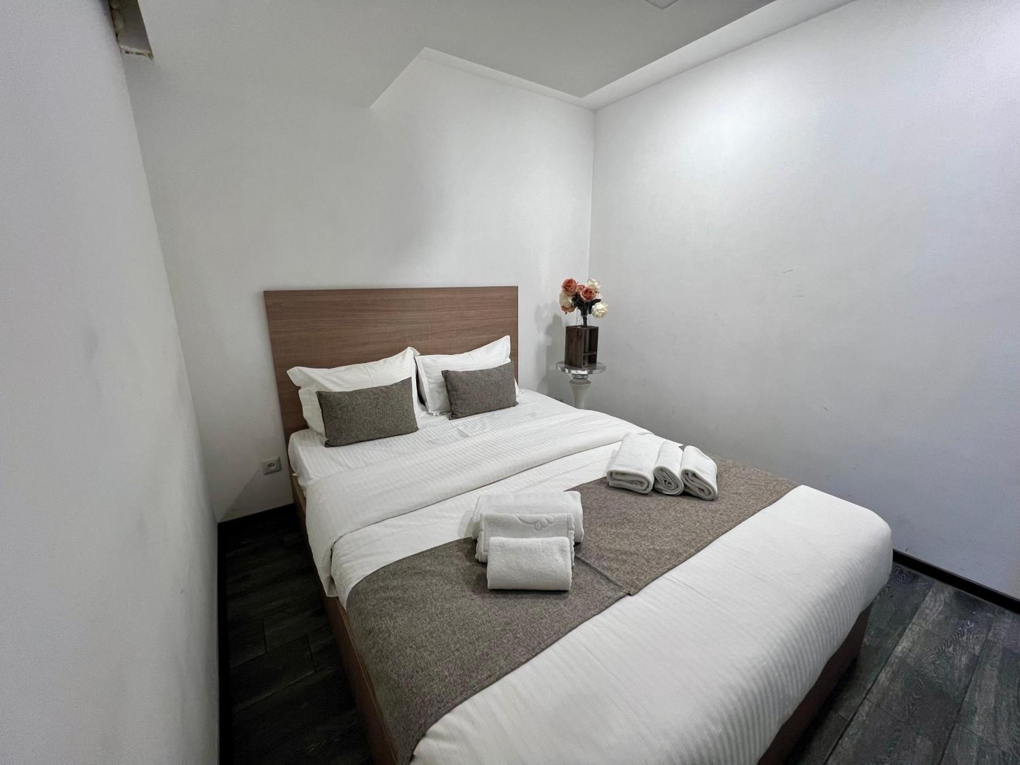 Yvn Tumanyan Apart-Hotel Erevan Esterno foto