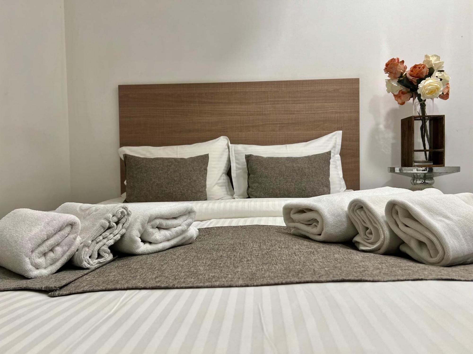 Yvn Tumanyan Apart-Hotel Erevan Esterno foto