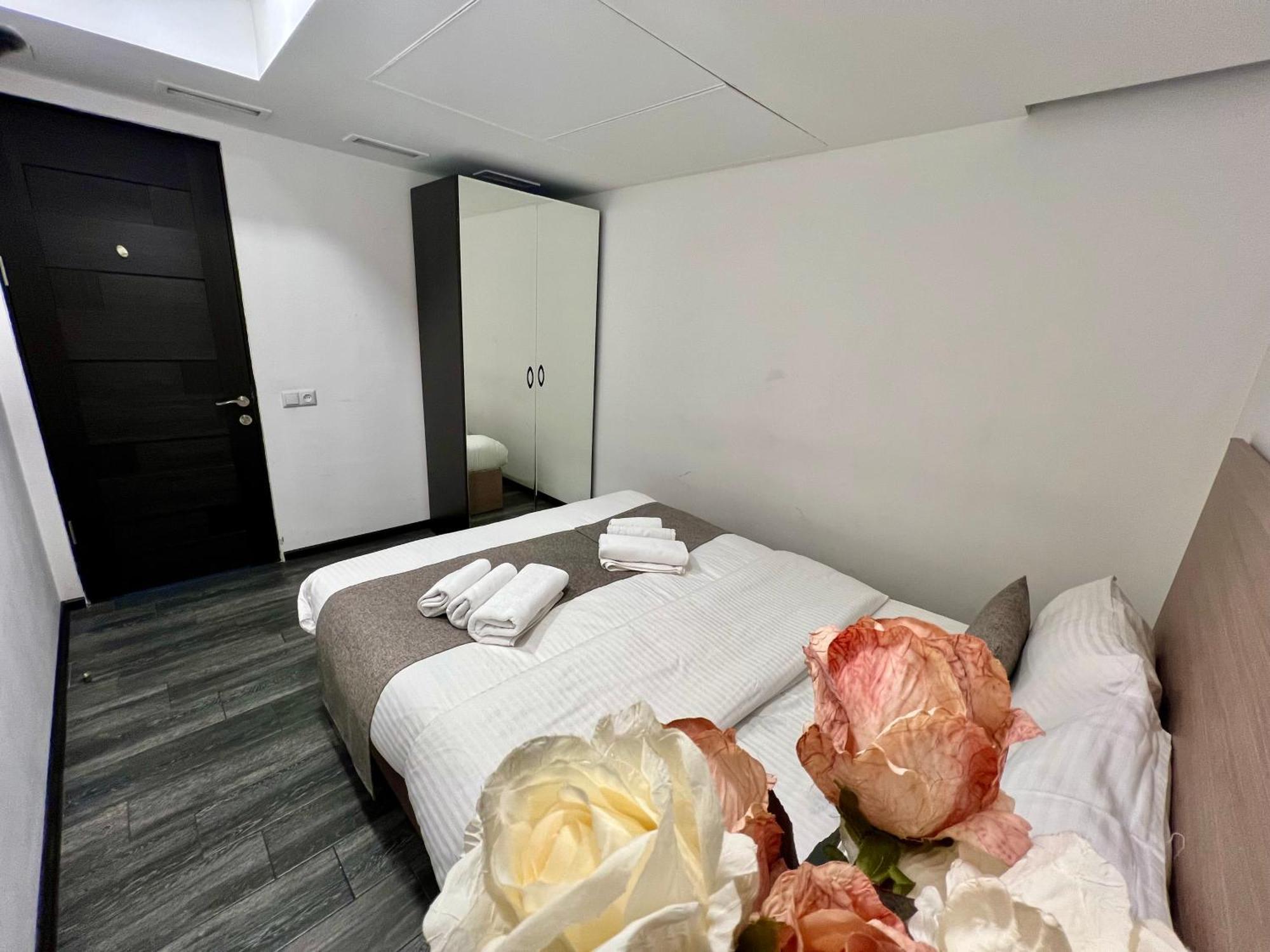 Yvn Tumanyan Apart-Hotel Erevan Esterno foto