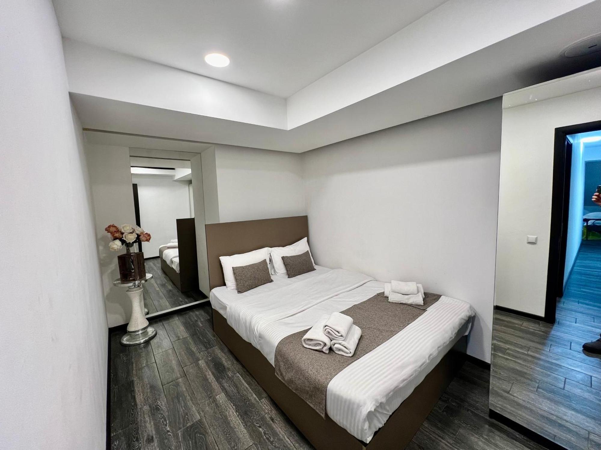 Yvn Tumanyan Apart-Hotel Erevan Esterno foto