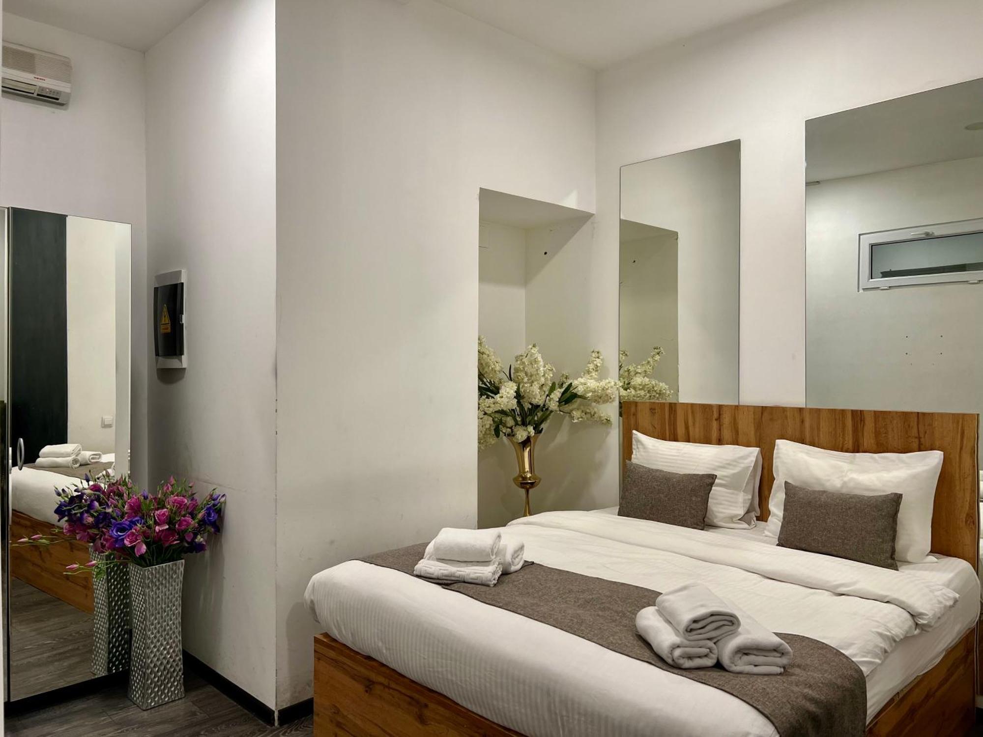 Yvn Tumanyan Apart-Hotel Erevan Esterno foto