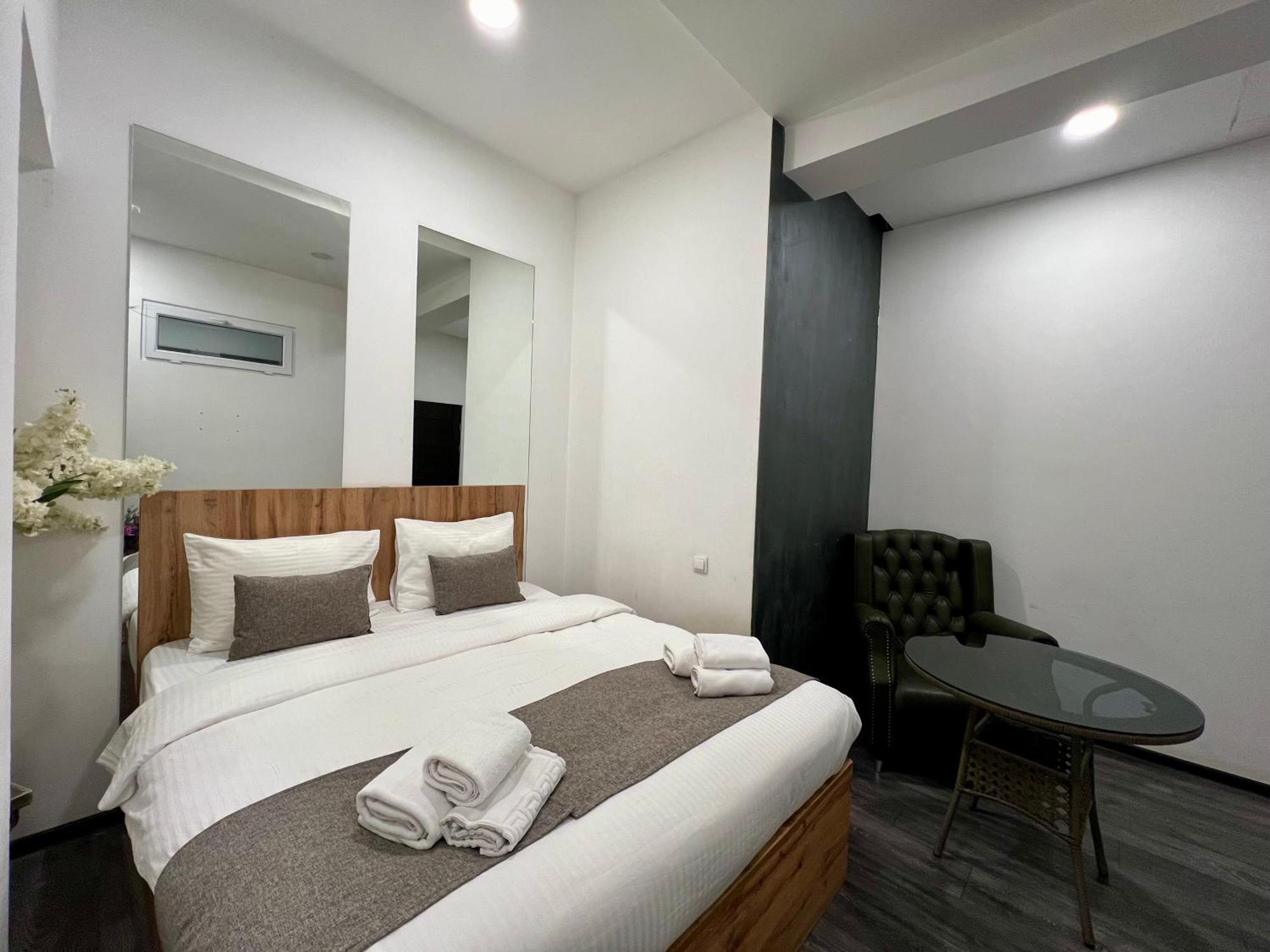 Yvn Tumanyan Apart-Hotel Erevan Esterno foto