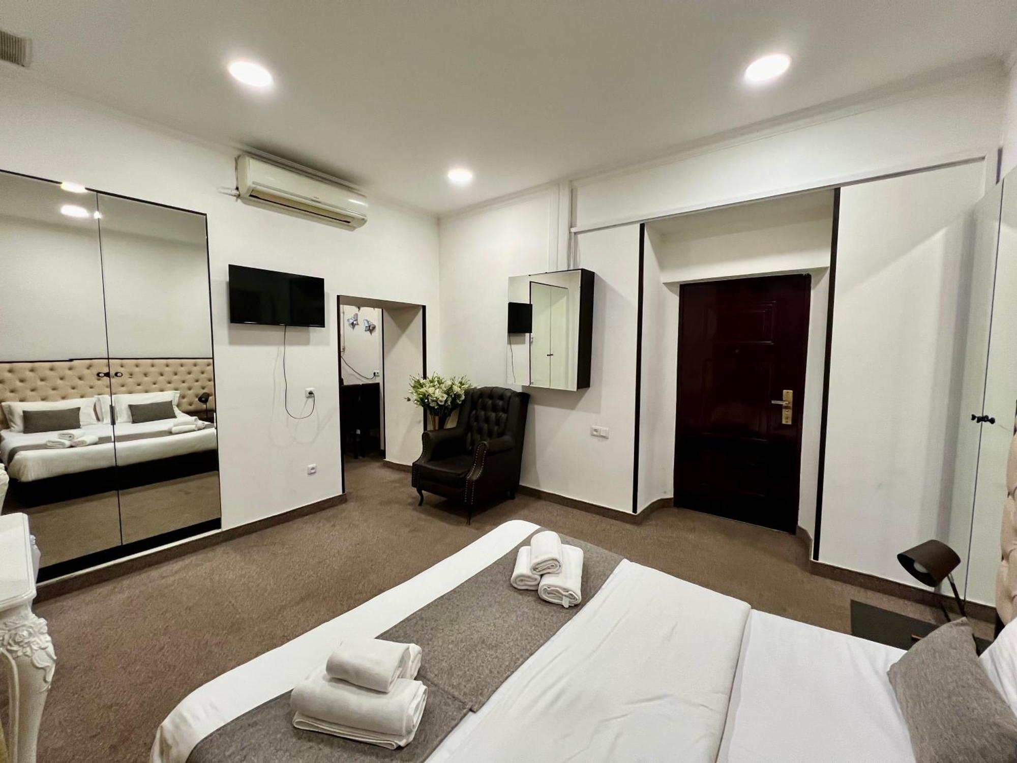 Yvn Tumanyan Apart-Hotel Erevan Esterno foto