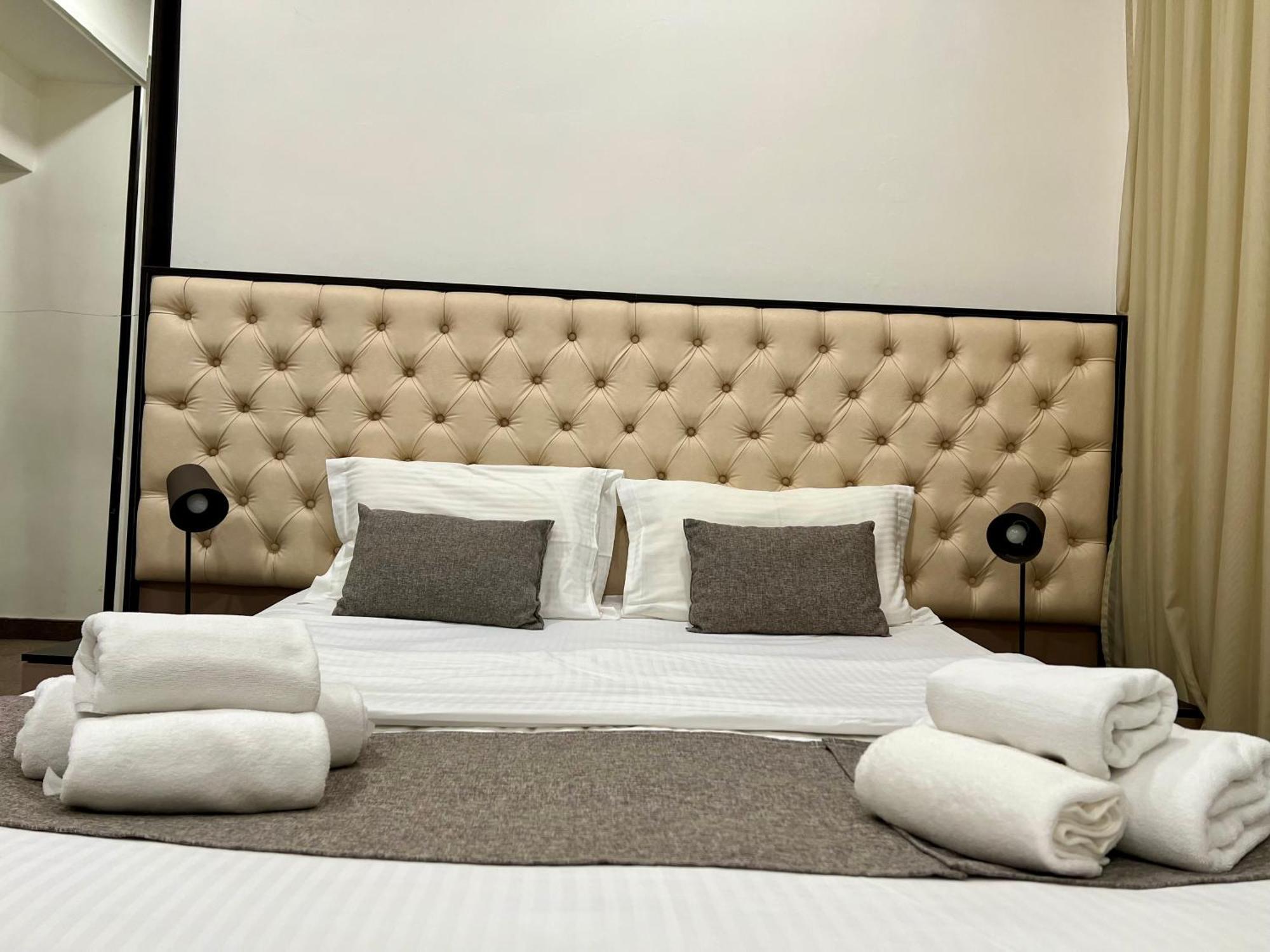 Yvn Tumanyan Apart-Hotel Erevan Esterno foto