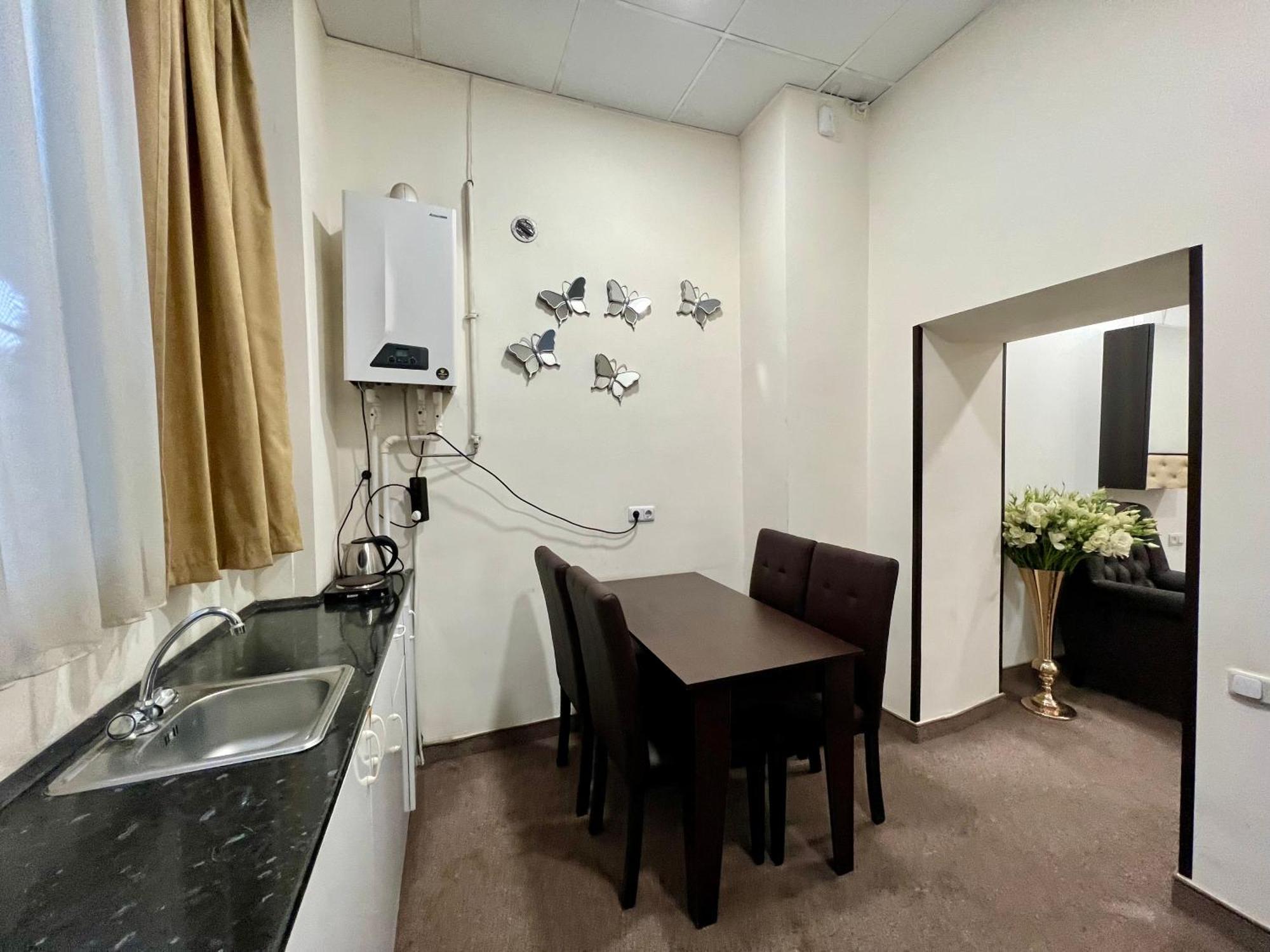 Yvn Tumanyan Apart-Hotel Erevan Esterno foto